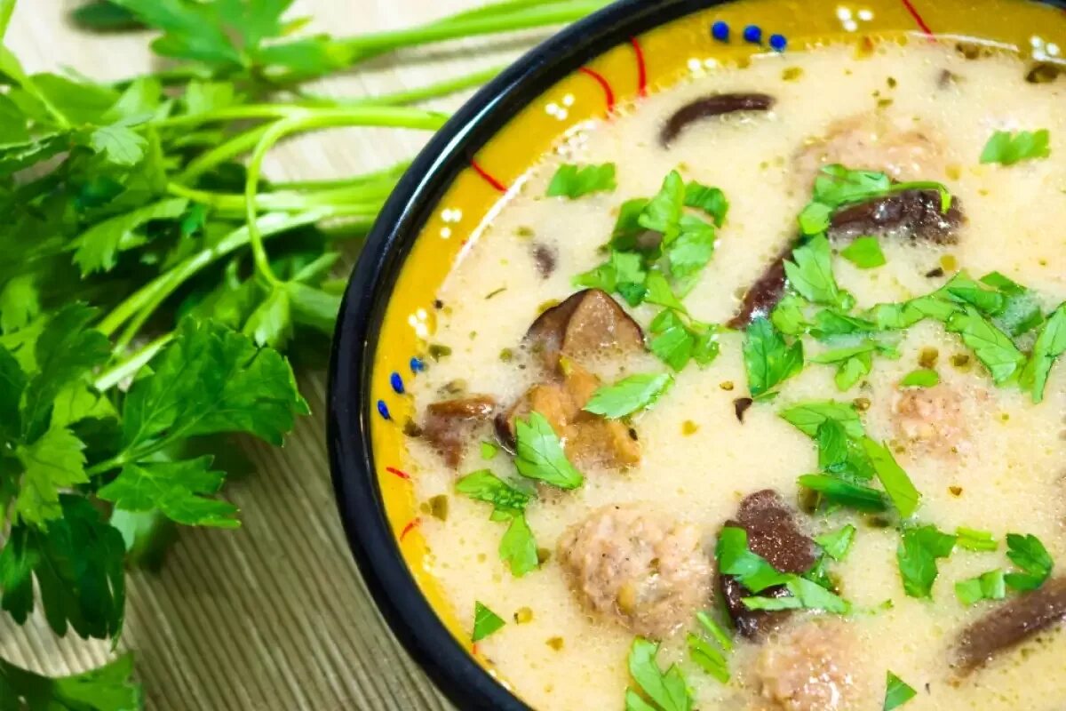 Грибной пп суп. Грибная похлебка с перловкой. Суп с грибами шампиньонами пп. Суп с шампиньонами и картофелем и вермишелью. Пп суп с грибами.