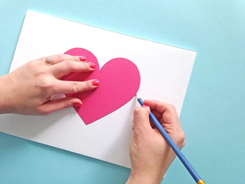 сердце из бумаги на день матери. открытка сердечко для мамы. подарок маме на бумаге. сердечки поделки с детьми. поделка из бумаги сердце для мамы.
