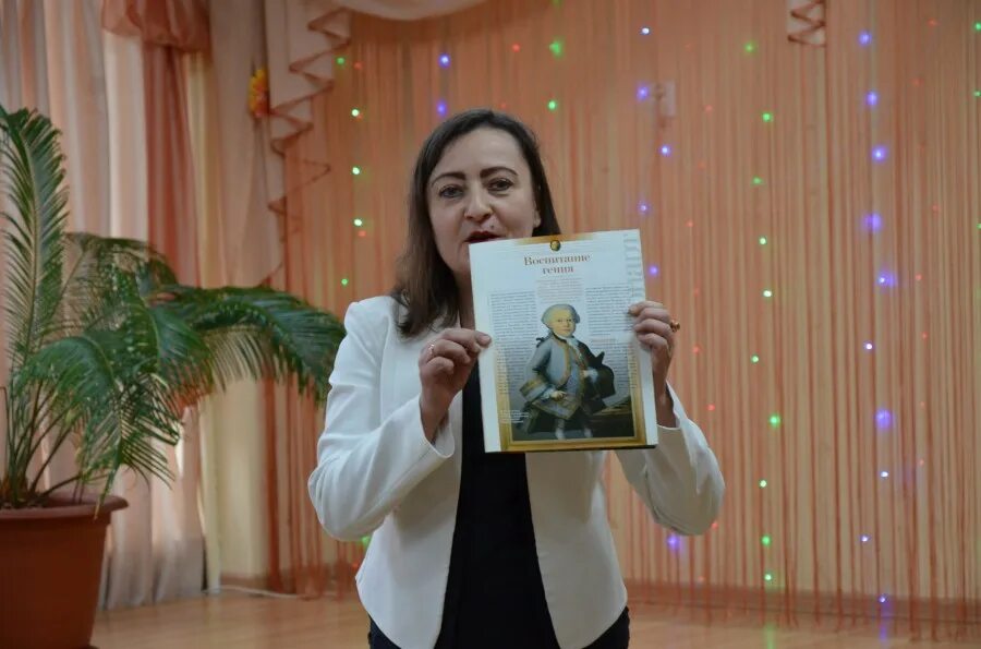Дши 11 екатеринбург. Школа им светланова екатеринбург. Школа им светланова. Детская школа искусств екатеринбург. Светланова екатеринбург.