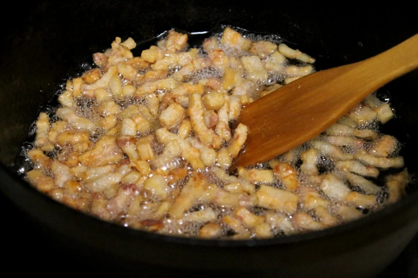 Сало со шкварками