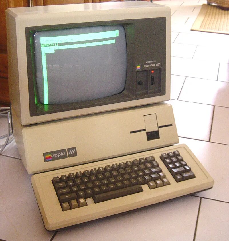 ПК эпл 3. Компьютеры Apple 1981. Apple 3 Plus. Первые компьютеры Эппл 1980. New apple 3