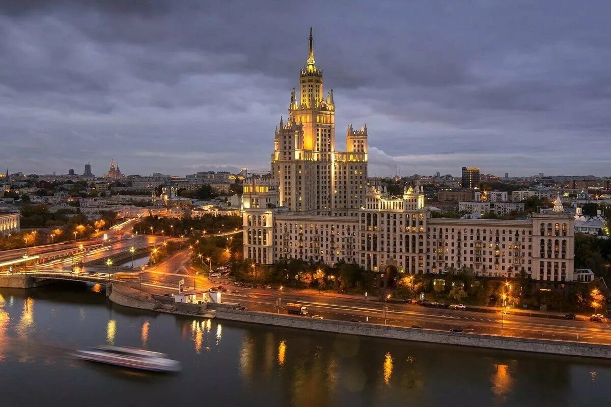 Москва вид на высотки. Москва вид на высотки. Высотка на котельнической набережной и москва сити. Москва высотка мгу. Москва вид на высотки.