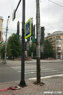 Светофор с левой стороны