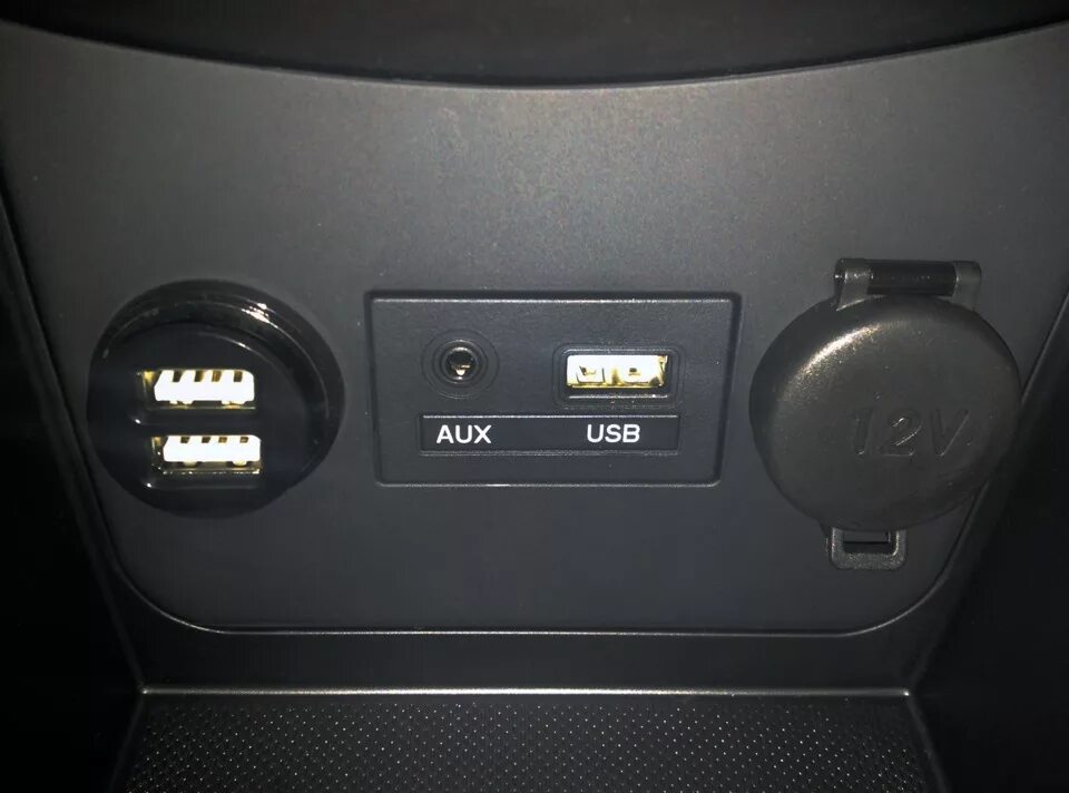 Usb solaris. Hyundai solaris usb. хендай солярис usb разъем. usb солярис 2. разъем usb solaris 2014.