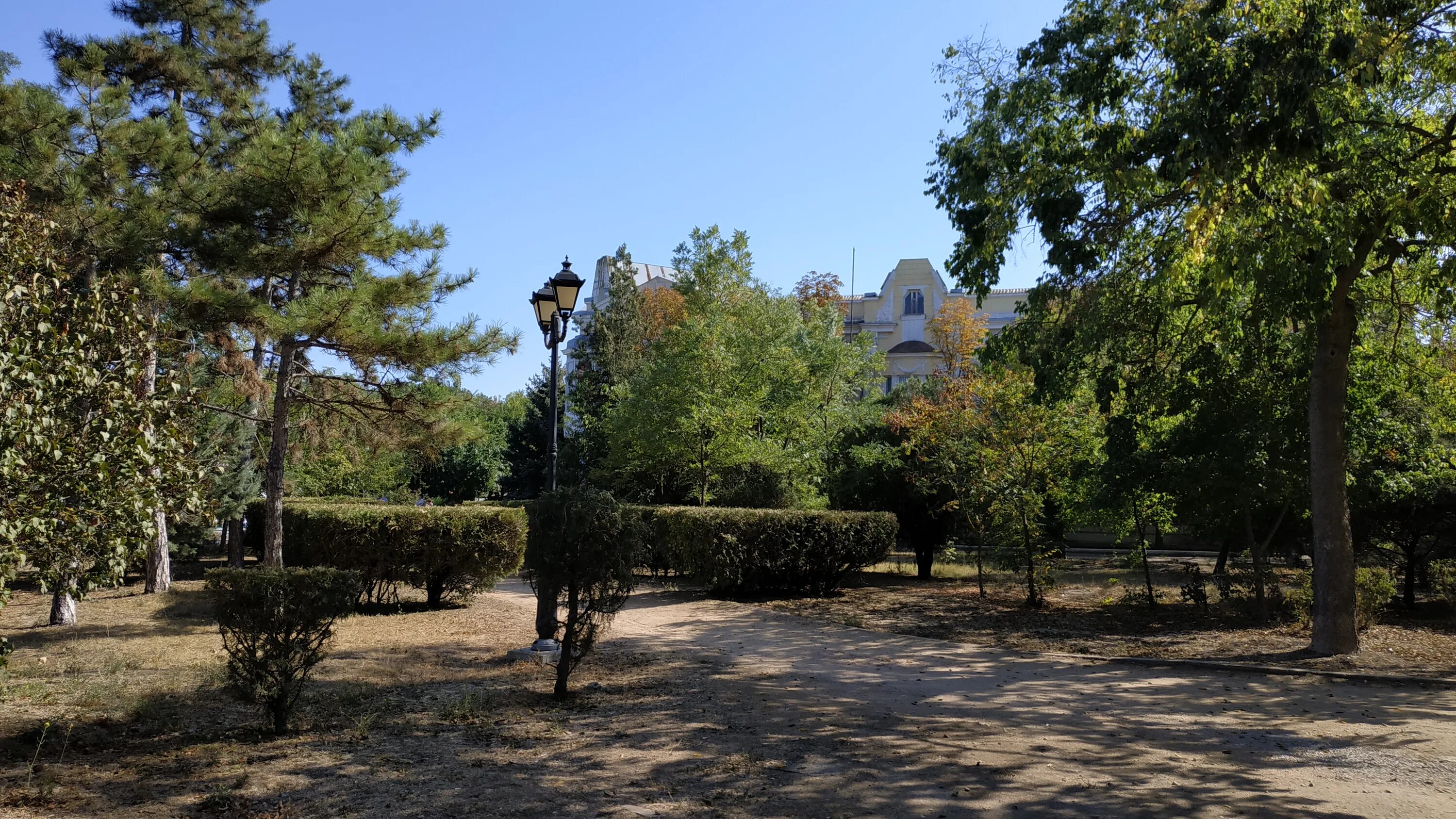 евпатория сквер. парк им фрунзе евпатория. набережная фрунзе евпатория. шакаевский сад евпатория. сквер коммунаров евпатория.
