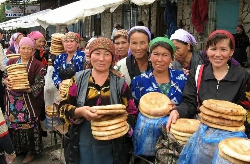 Узбекистан сколько народ. Рынок в Ургуте Узбекистан. Самарканд Ургут базары. Узбекские женщины. Узбекистан деревня.