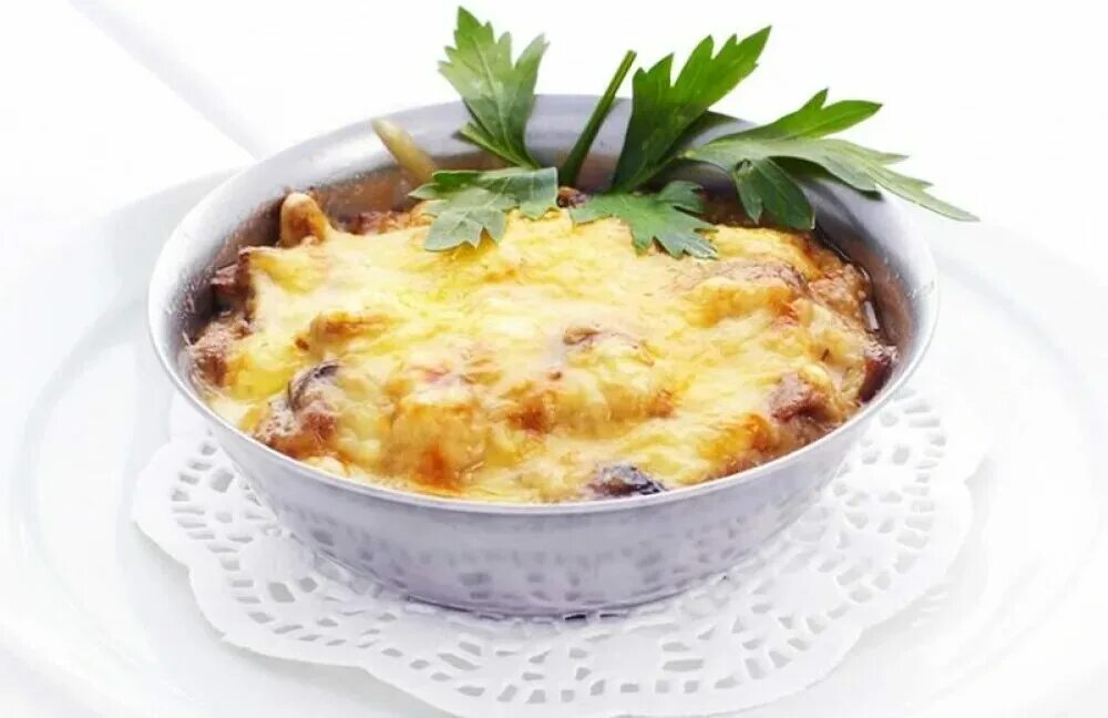 Салат жульен с курицей и грибами рецепт. Жульен с ветчиной. жюльен с ветчиной. жюльен с ветчиной и грибами. жульен из языка.