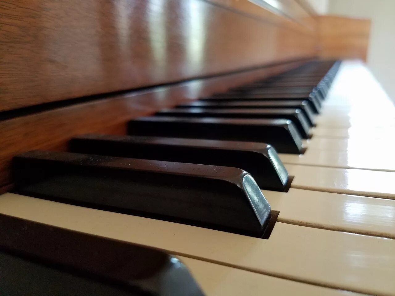 Эмблема бардовской песни. Фортепианный ключ. Musica enchiriadis. Музыка под ключ. Музыка под ключ.