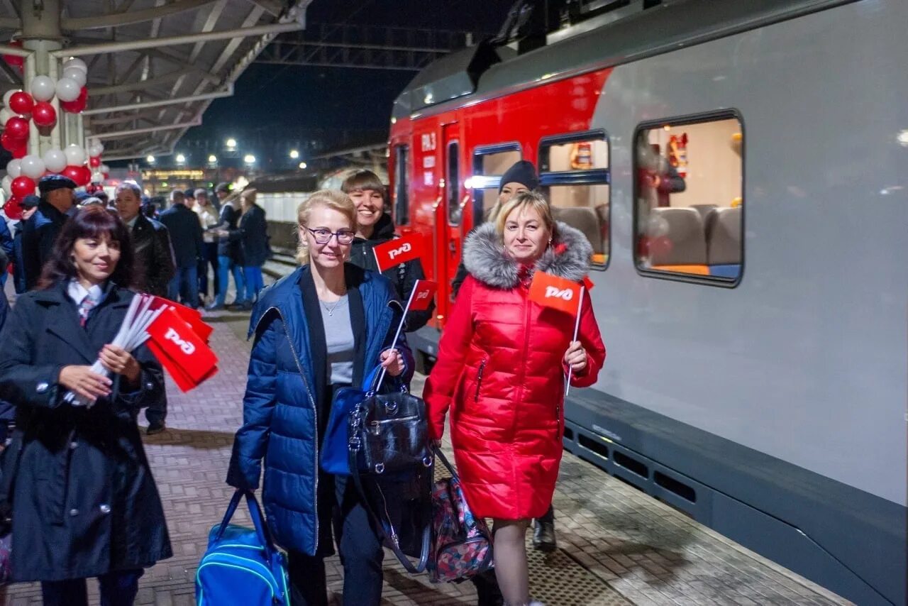 Орлан Челябинск Екатеринбург. Поезд Орлан Челябинск Екатеринбург. Поезд Орлан Челябинск. Электричка Орлан Екатеринбург Челябинск.