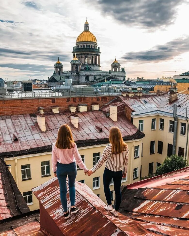 Санкт петербург две девушки. Экскурсия по крышам санкт-петербурга. крыши питера экскурсия. экскурсия по крышам питера с видом на исаакиевский собор. экскурсия по крышам санкт-петербурга 2025.