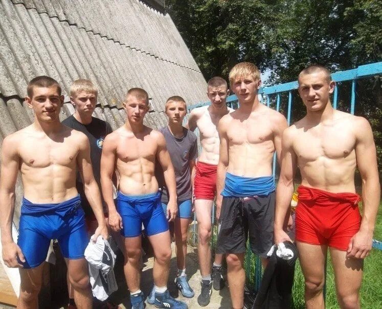 Спортивные русские парни. Спортивные Деревенские парни. Сельские парни в труса. Мужчина без стояка