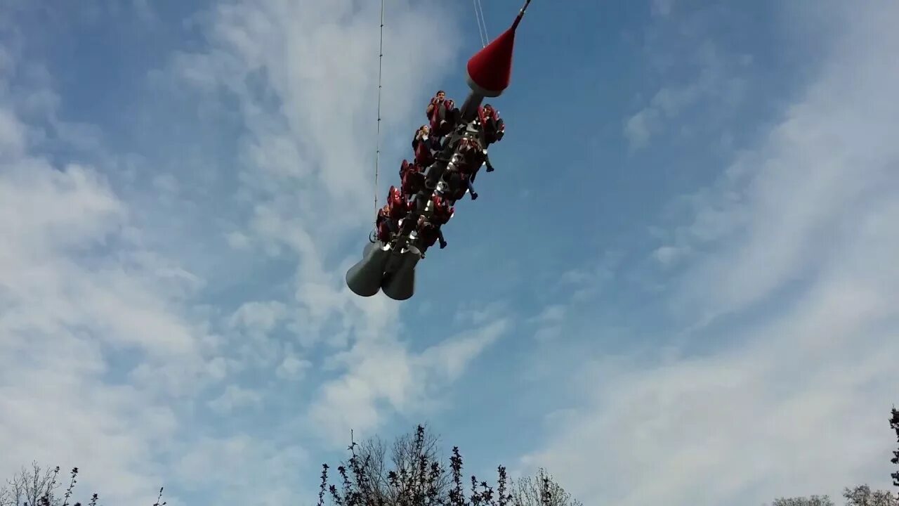 Диво остров ракета оборвался трос. Диво остров страшные аттракционы. Диво остров ракета оборвался трос. Аттракцион ракета диво остров. Катапульта диво остров высота.