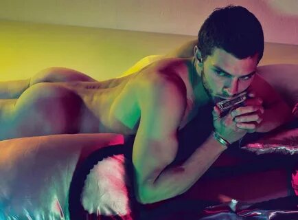 Jamie Dornan posa senza veli per Mert Alas.