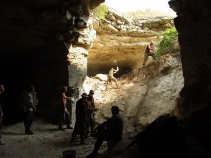 В аджимушкайских каменоломнях было обнаружено несколько тракторов