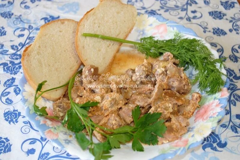 Картошка с желудка и тушеная. Куриные желудки тушеные в сметане. Куриные желудки в мультиварке. Куриные желудки в мультиварке. Куриные желудки в мультиварке со сметаной.