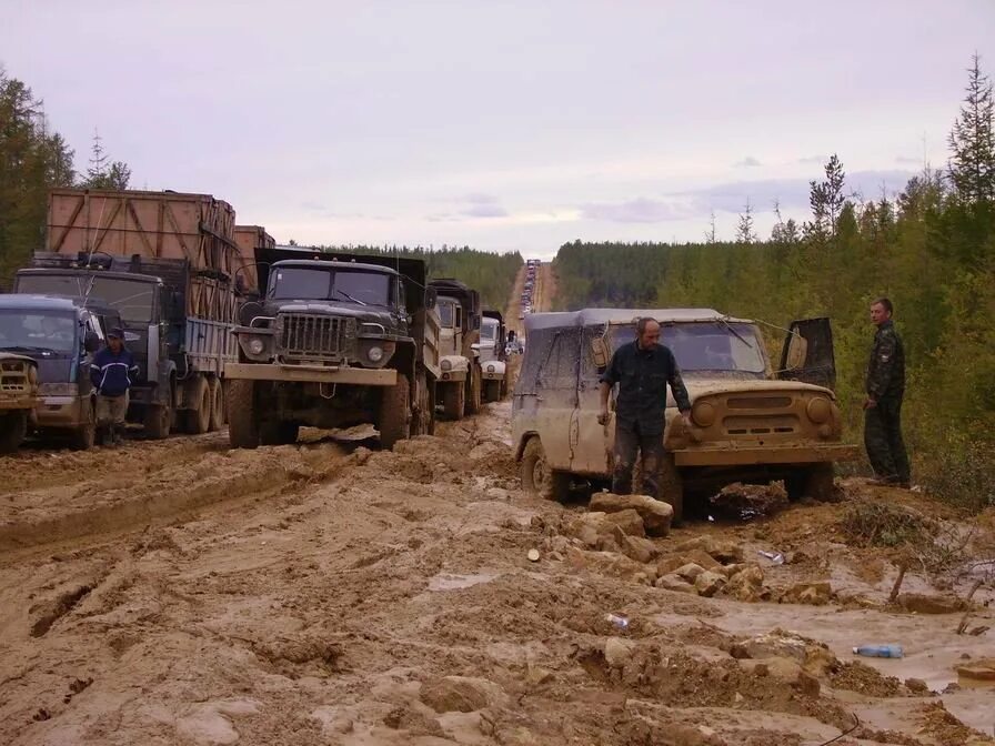 Дорога россия восток. Федеральная трасса Колыма бездорожье. Федеральная трасса Якутск. Федеральная трасса Сибирь грязь. Федеральная трасса Лена.