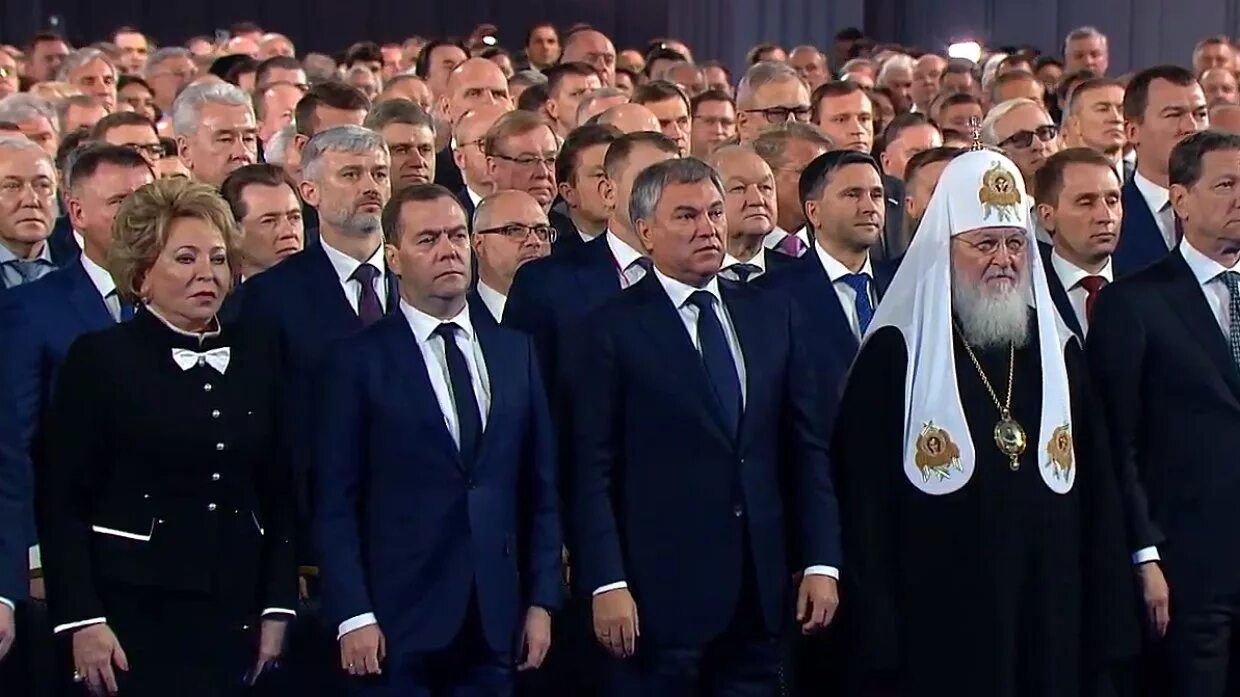 выступает от лица государства