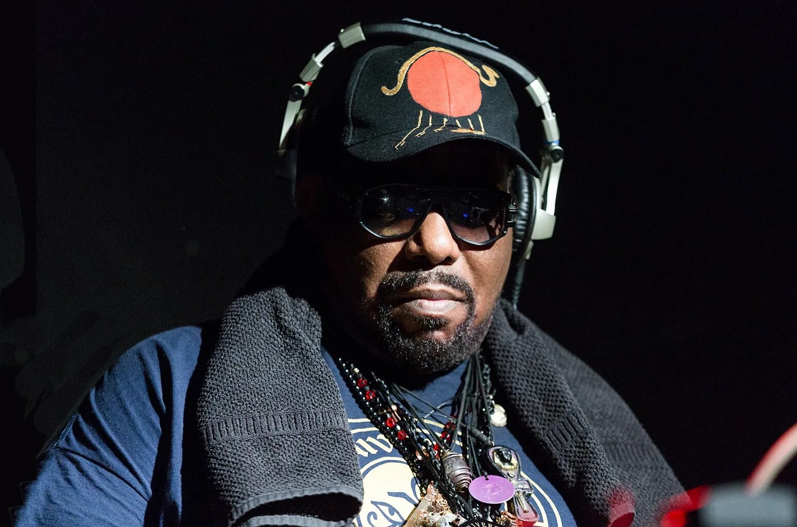 Afrika bambaataa. Африка Бамбата. DJ Африка Бамбата. Группа Африка Бамбаатаа. Afrika Bambaataa о хип-хоп.