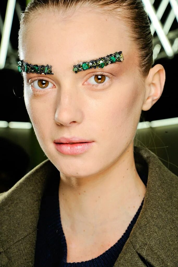 Augenbrauen: Braided Eyebrows der neue Trend für 2018! Lila augen make-up, Schmi
