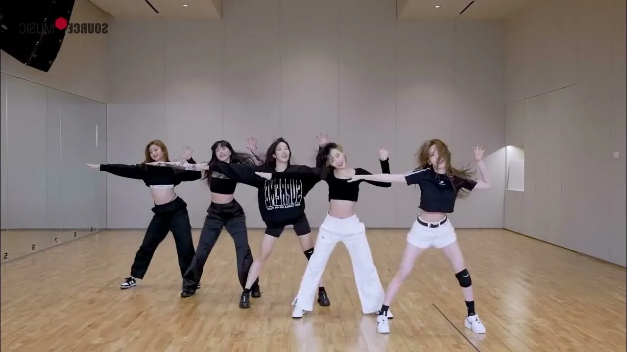 Mirror dance