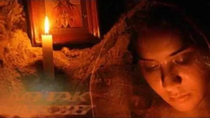 В этом храме старинном на истертых камнях песня. Песня на коленях стоял очень старый. Молятся песня видео. Молитва старого монаха юлия славянская слушать. Валерия стебловская молитва старого.