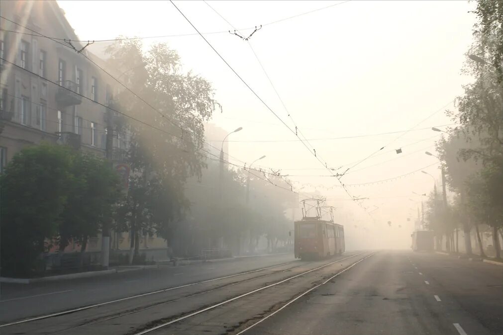Ранним утром уходили. Трамвай в тумане. Утренний трамвай. Утро трамвай. Трамвай с утра в тумане.
