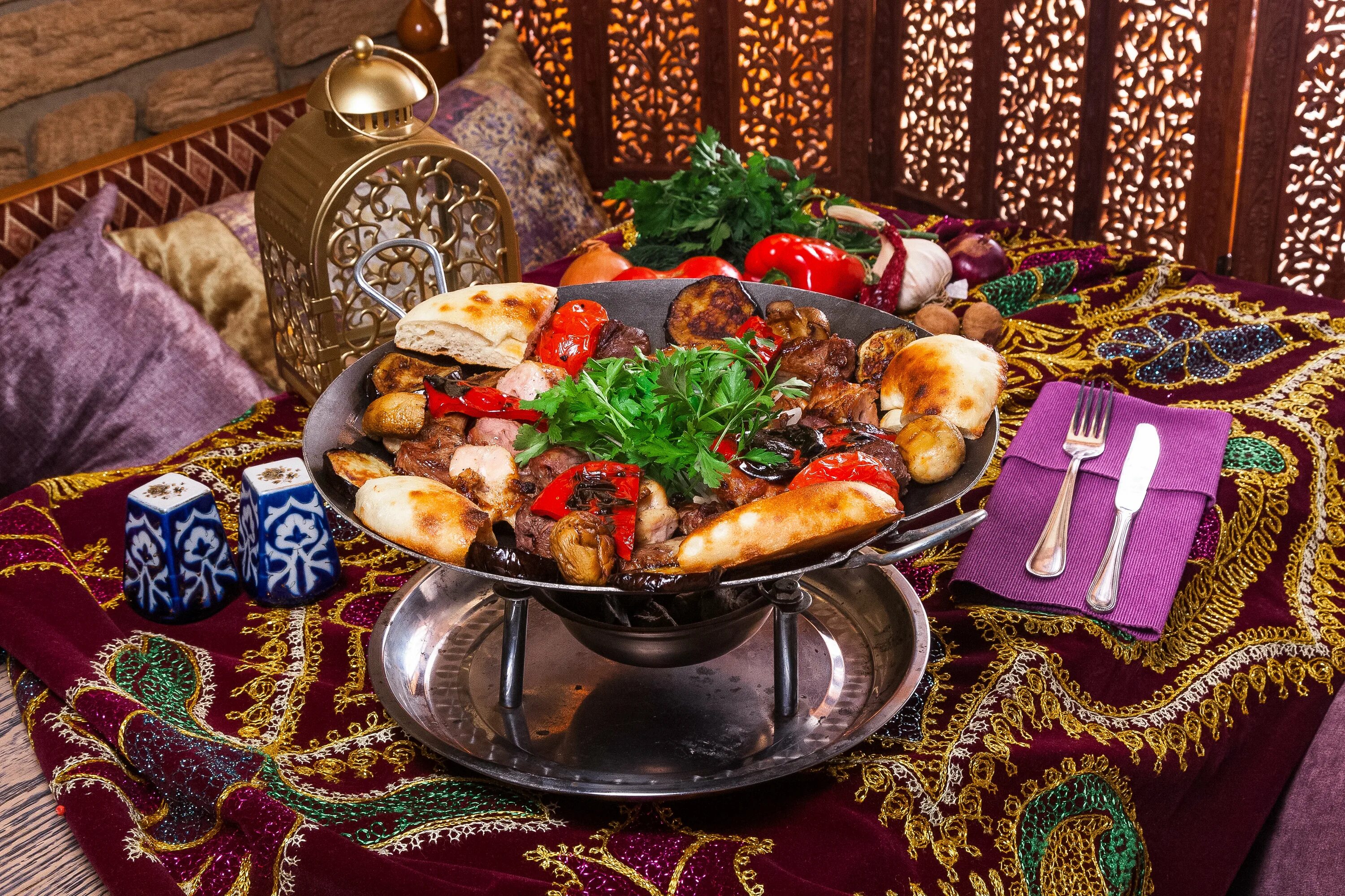 Узбекская кухня нижний. Кафе тюбетейка в нижнем новгороде. чайхана нижний новгород. чайхана plov present, серпухов. узбекский плов чайхана.