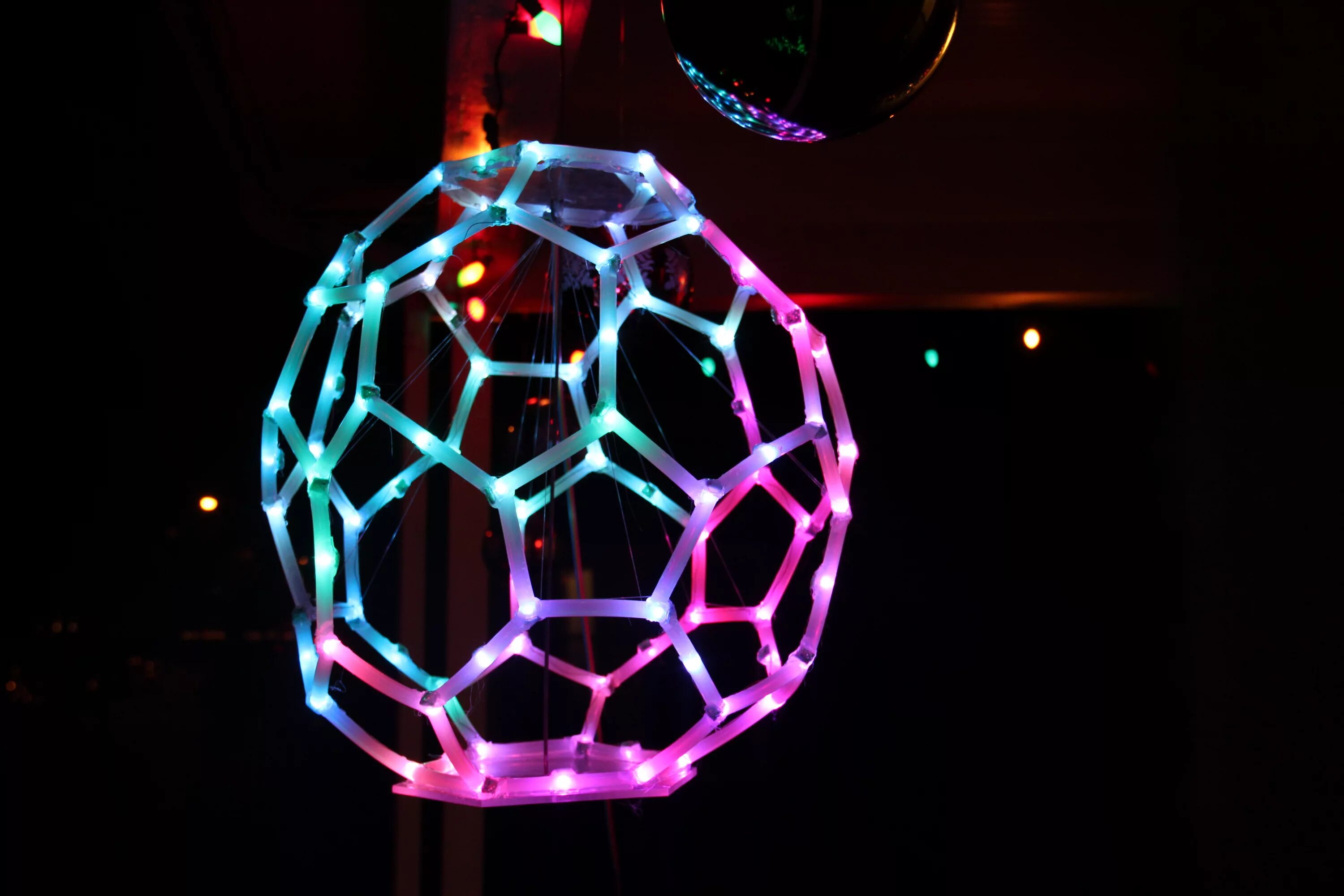 Светодиодный шар. Светодиодные шары. Светодиодный шар для улицы. Светильник led- шар.