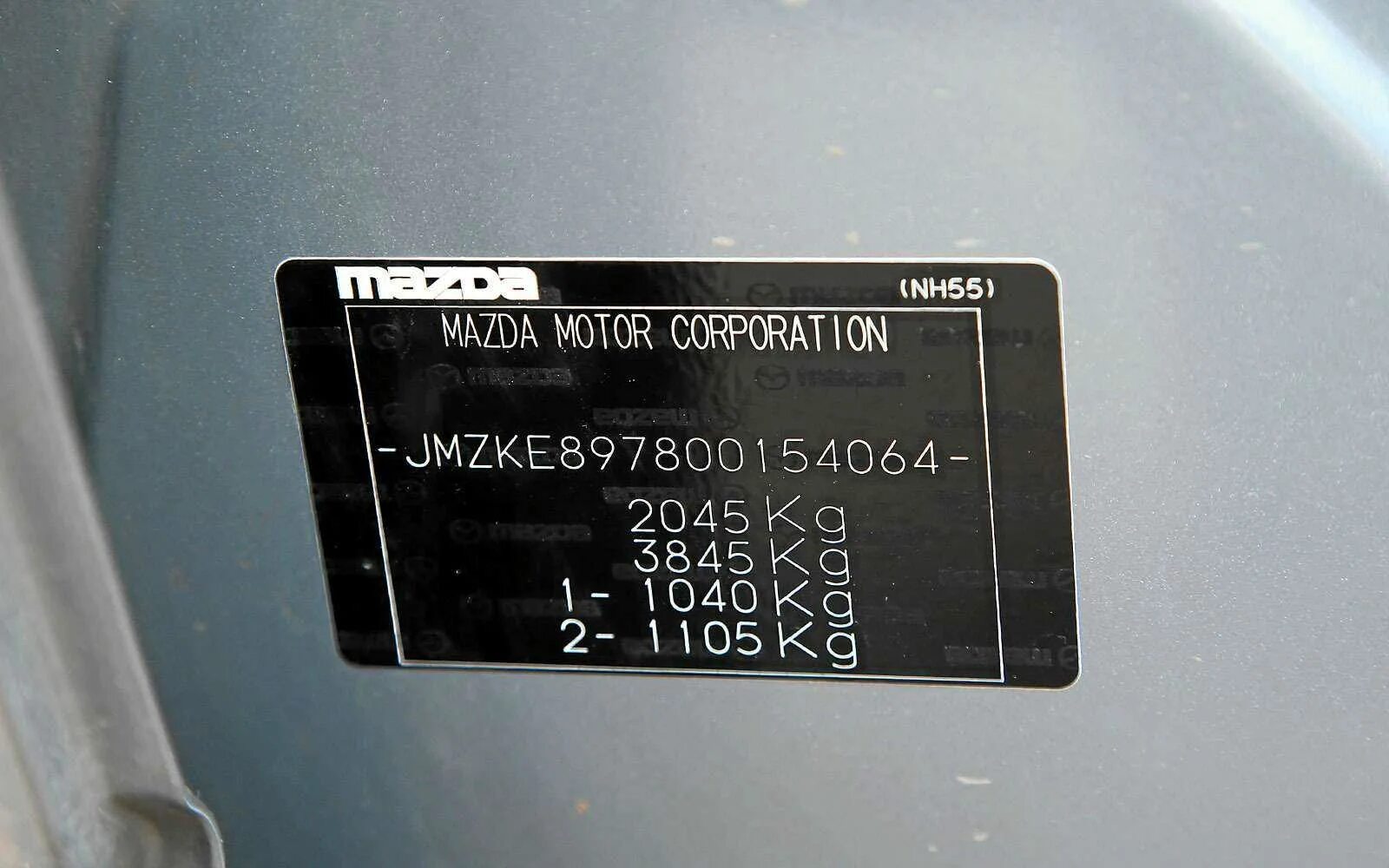 Узнать вин код детали. Mazda CX 5 VIN табличка. Табличка с вин Мазда СХ 5. Вин номер Мазда 3 2005 год. Mazda 2 2003 VIN.