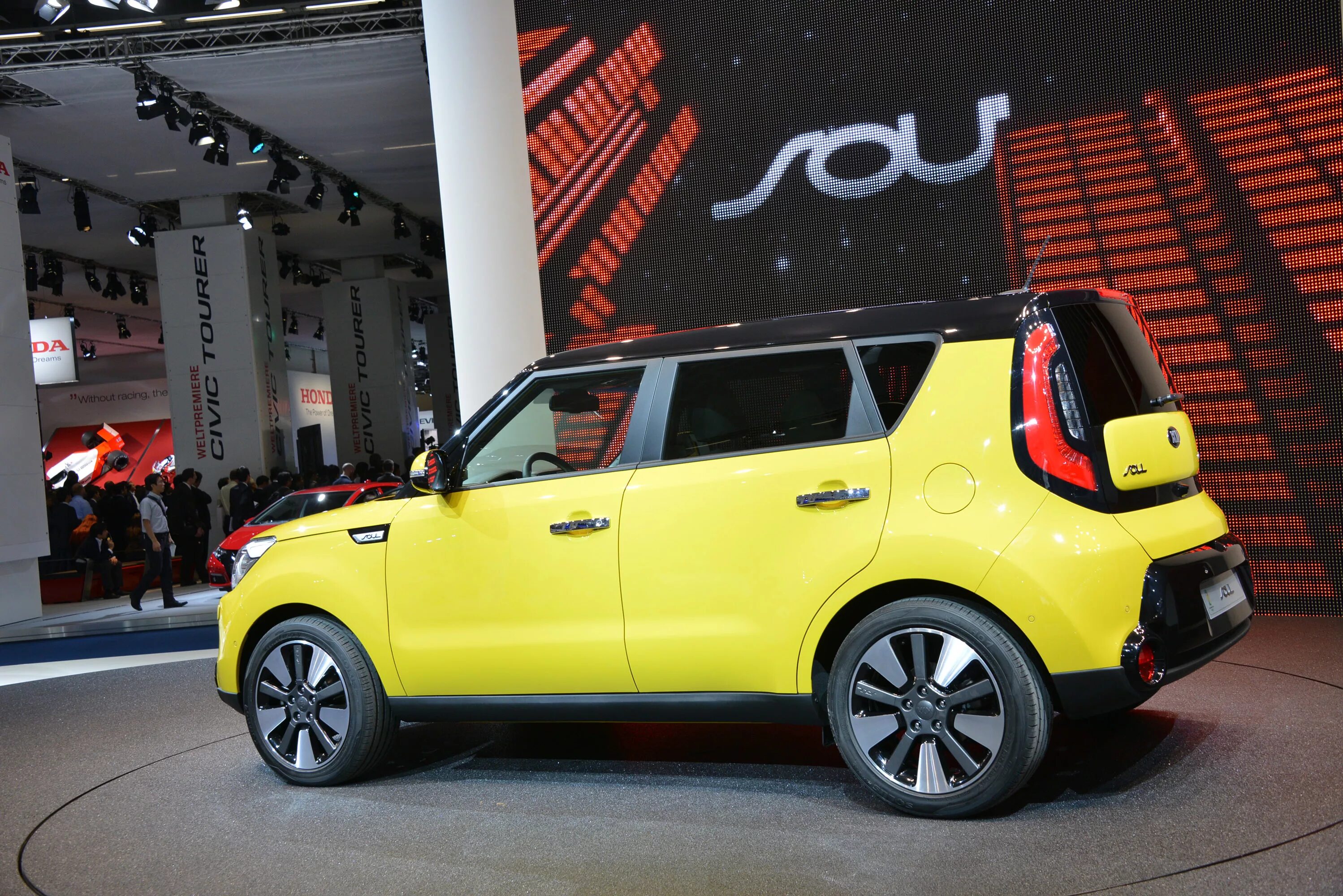 Крыло киа соул. Kia Soul. Киа соул 2023. Киа соул 2 поколения. Kia Soul двухцветная.