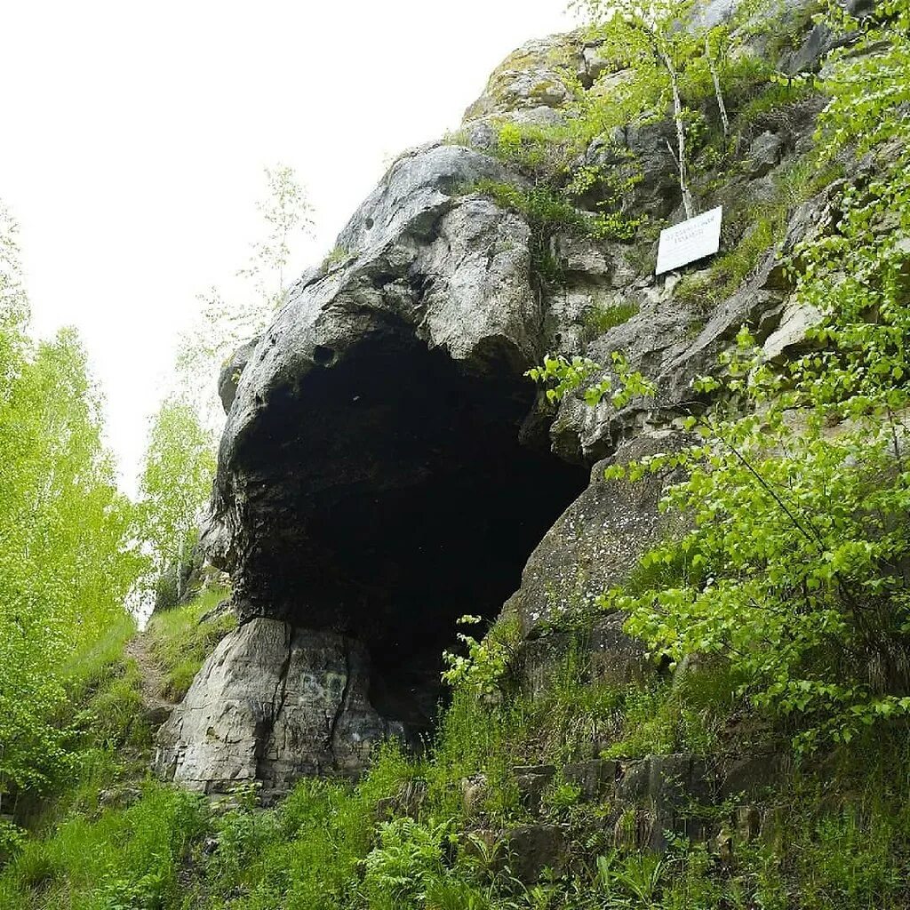 Горы советска. Советск Зараменская пещера. Зараменская пещера Кировской области. Зараменская пещера чёртова печь. Немда Кировская область скалы.