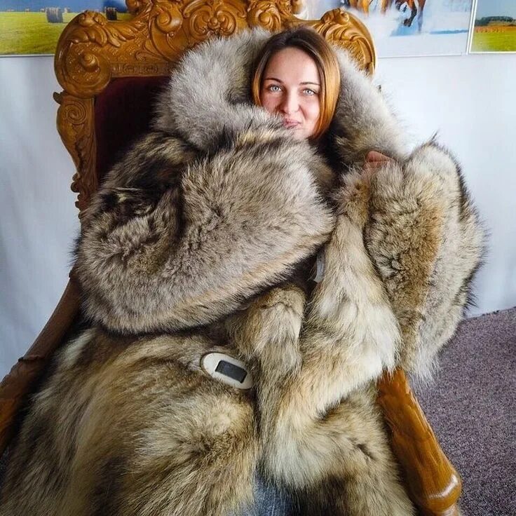 Девушка любит меха. Любимый мех. Мы оденем жен своих в меха. Любимый мех. Девушка любит меха.