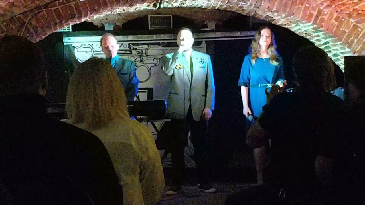 Леонид якубович шоу поле чудес. Ночь в музее якубовича. Якубович поле чудес костюмы. Леонид якубович прикол. Грустный леонид якубович.