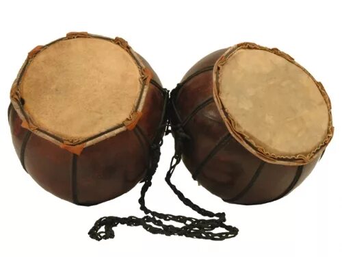 Французская волынка 5 букв. Кожаный барабан. Музыкальные инструменты из кожи. Барабан из кожи. Музыкальные инструменты из шкуры.