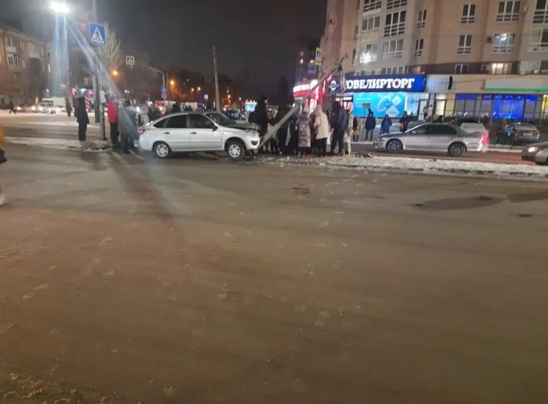 18 апреля омск. Омск происшествия вчера. ДТП В Омске сегодня вечером. Авария в Нефтяниках сегодня.