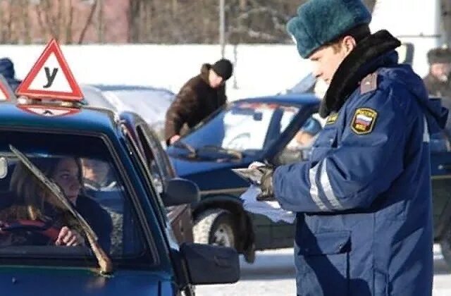 Пересдача экзамена в гаи вождение. Фото на экзамене с инспектором.