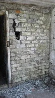 Находящихся в стенах и под