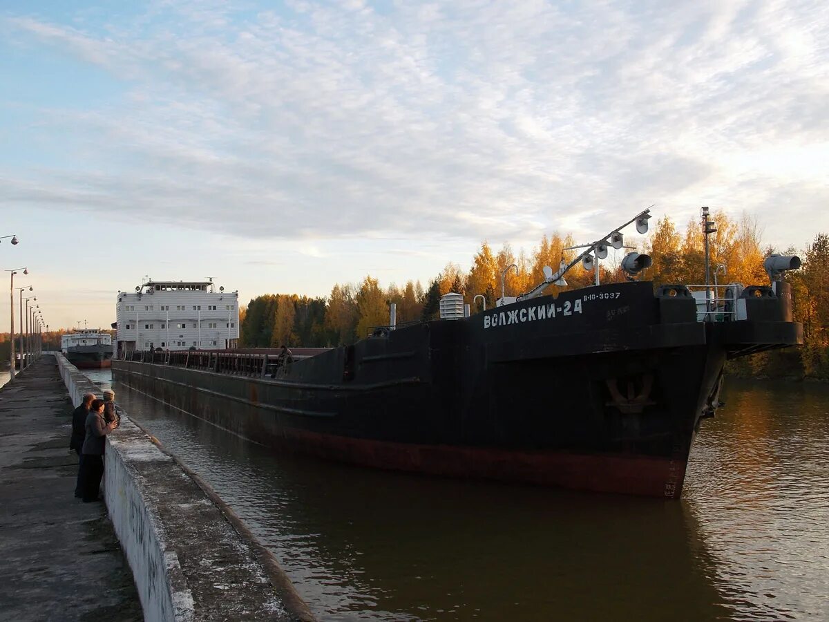 24 водный транспорт. Волжский 24 теплоход. Волжский 24 корабль. Волжский 24 судно. Волжские баржи.