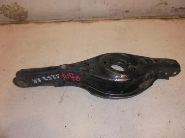 Мазда 3 нижний рычаг подпружинный. Задний рычаг мазда cx5. Kd3528c10. Mazda cx5 задние рычаги. Рычаг мазда сх5.