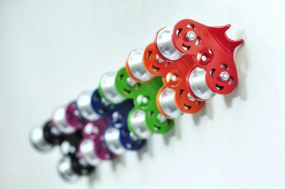 Ролики для трековых систем. Ролик туристический на карабин. Карабин с роликом для навесной переправы. Ролик туристический на карабин. Блок ролик guru trek.