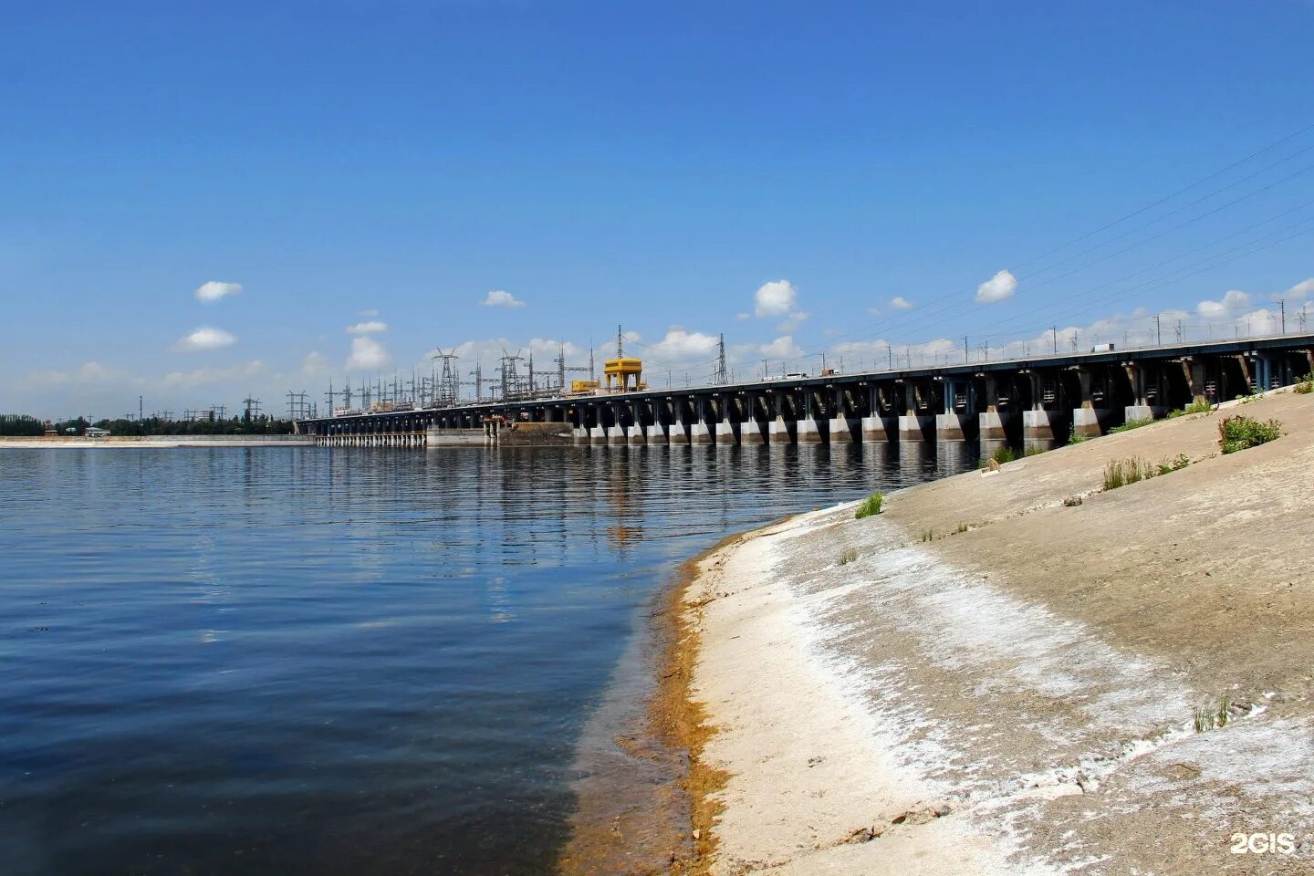 Работа город волжский волгоградской. Город Волжский Волгоградской области. Ротонда Волжский парк ВГС. Поселок Волжский Волгоградская область. Фото набережной города Волжского Волгоградской области.