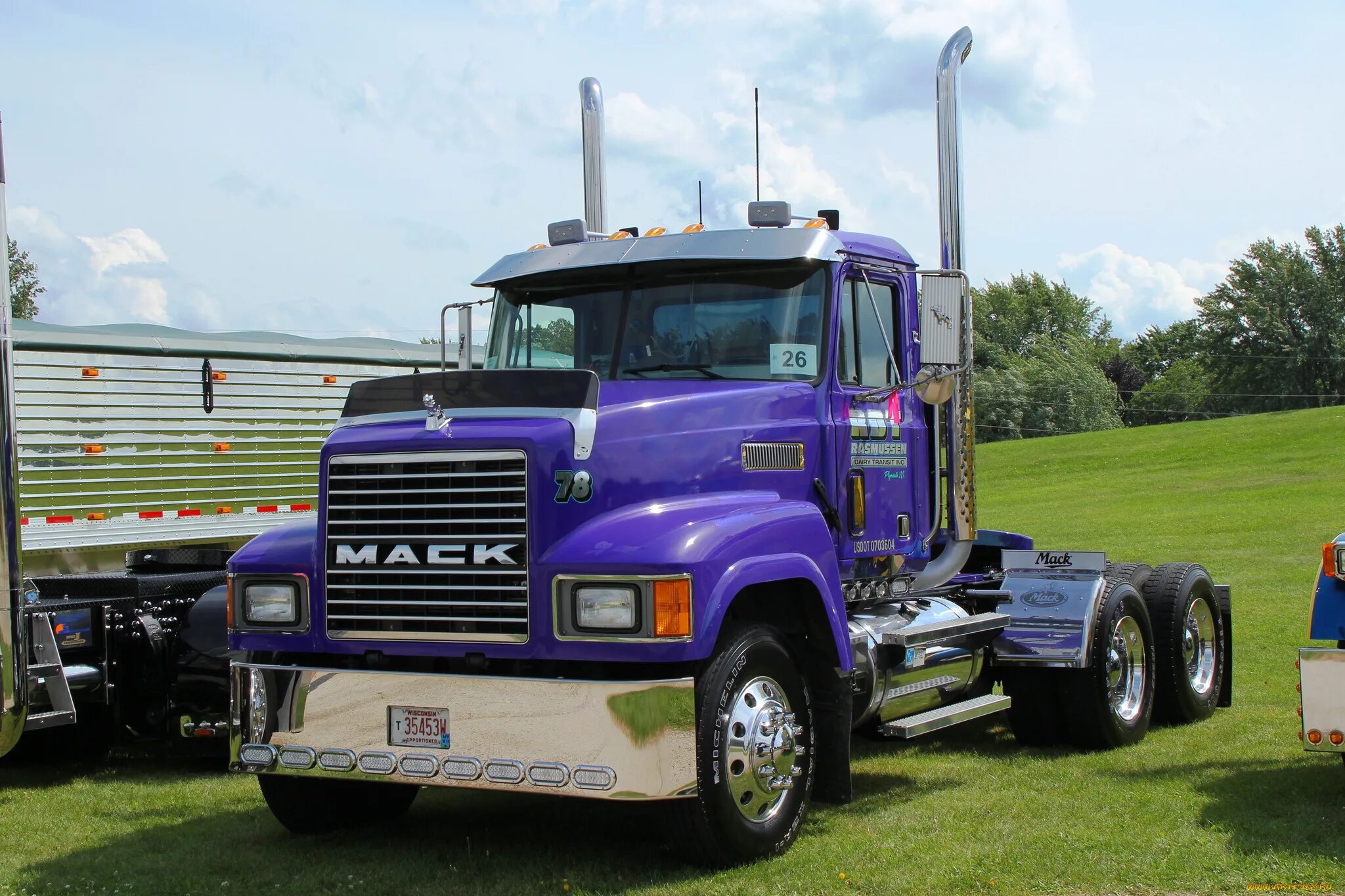 Mack отзывы. Mack 817. тягач mack 1024. mack (trucks) - 85132355. mack trucks грузовики 2 мировой.