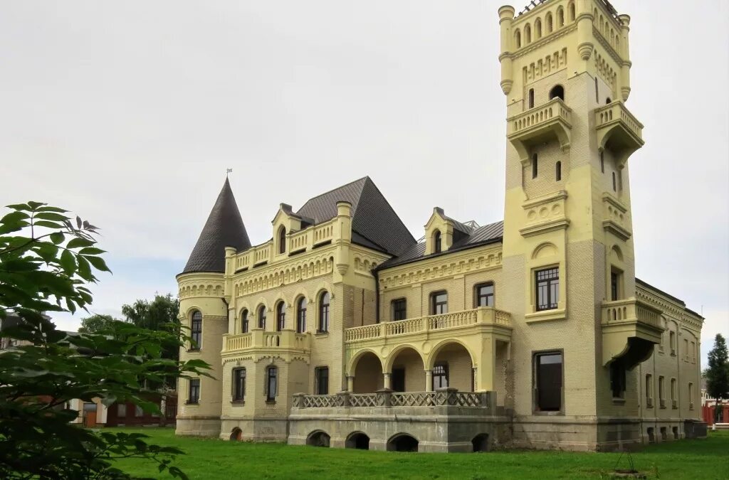 Замок никиты понизовкина в ярославле. Замок купца понизовкина красный профинтерн. Замок купца понизовкина ярославль. Профинтерн ярославль замок. Усадьба понизовкиных в с.