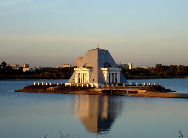 Храм памятник павшим воинам казань. Храм памятник воинам в казани. Памятник воинам павшим при взятии казани в 1552. Храм-памятник павшим воинам 2022. Памятник павшим воинам казань.