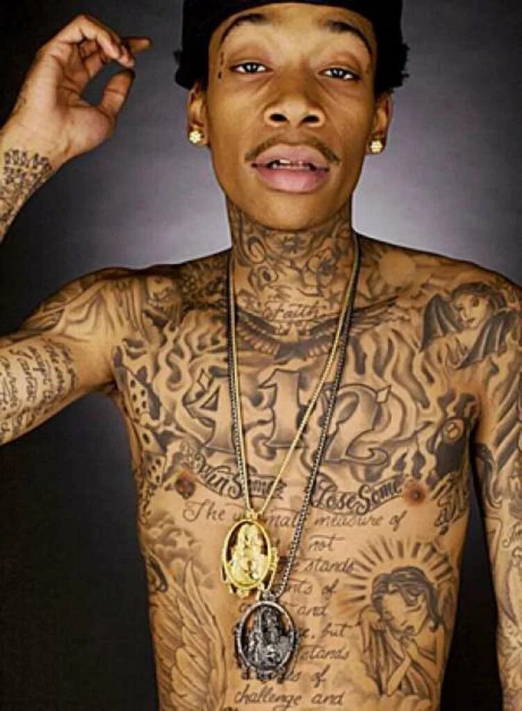 Виз халифа. Уиз Халифа. Wiz khalifa Татуировки. Уиз Халифа тату. Wiz khalifa 2022.