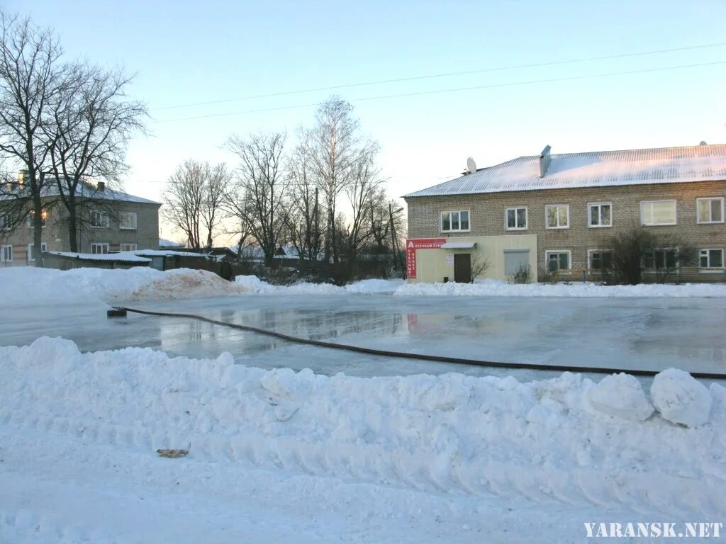 Погода в яранске на 10 дней точный. Каток в Яранске. Городская площадь г Яранск. Школа 1 Яранск. Школа 2 Яранск.