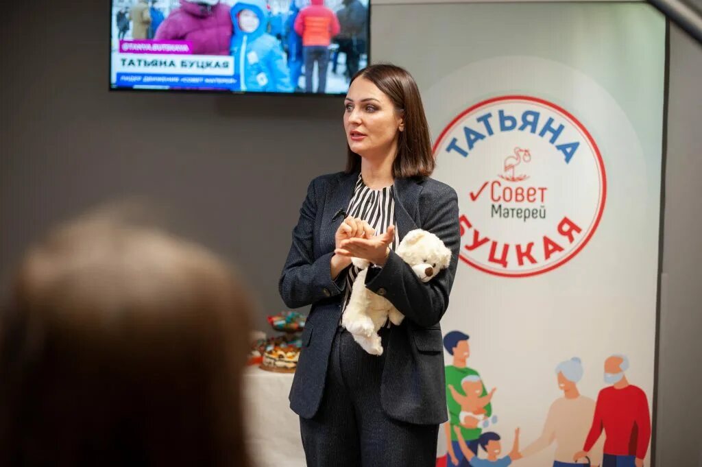 Статуя свободы в москве в сокольниках. Мама это мир. Мама москва мир. Мама москва мир. Мама москва мир.