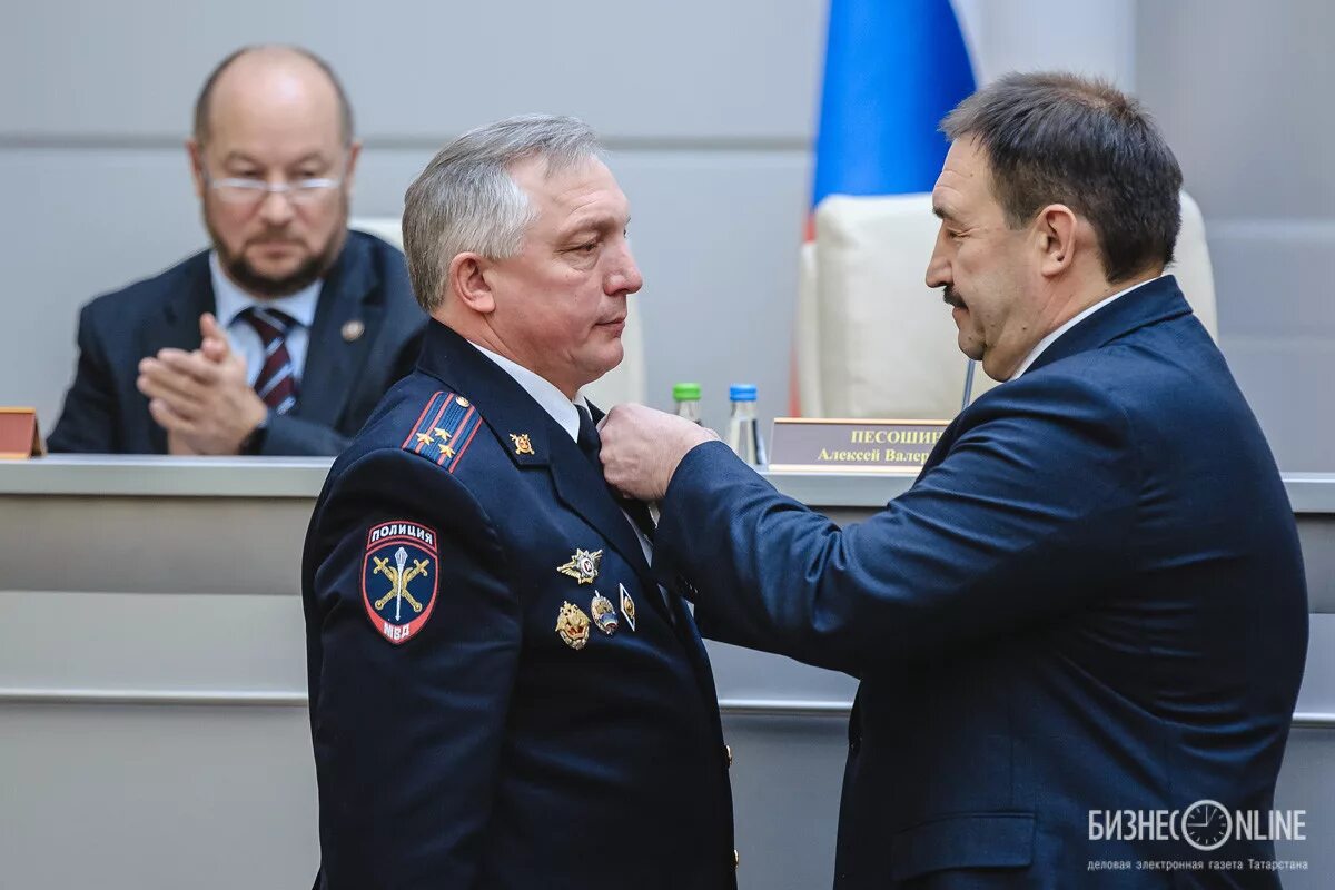 Закиров надир дамирович начальник. Надир закиров начальник увд. Начальник увд казани закиров надир. Закиров надир дамирович. Начальник увд набережные челны закиров.