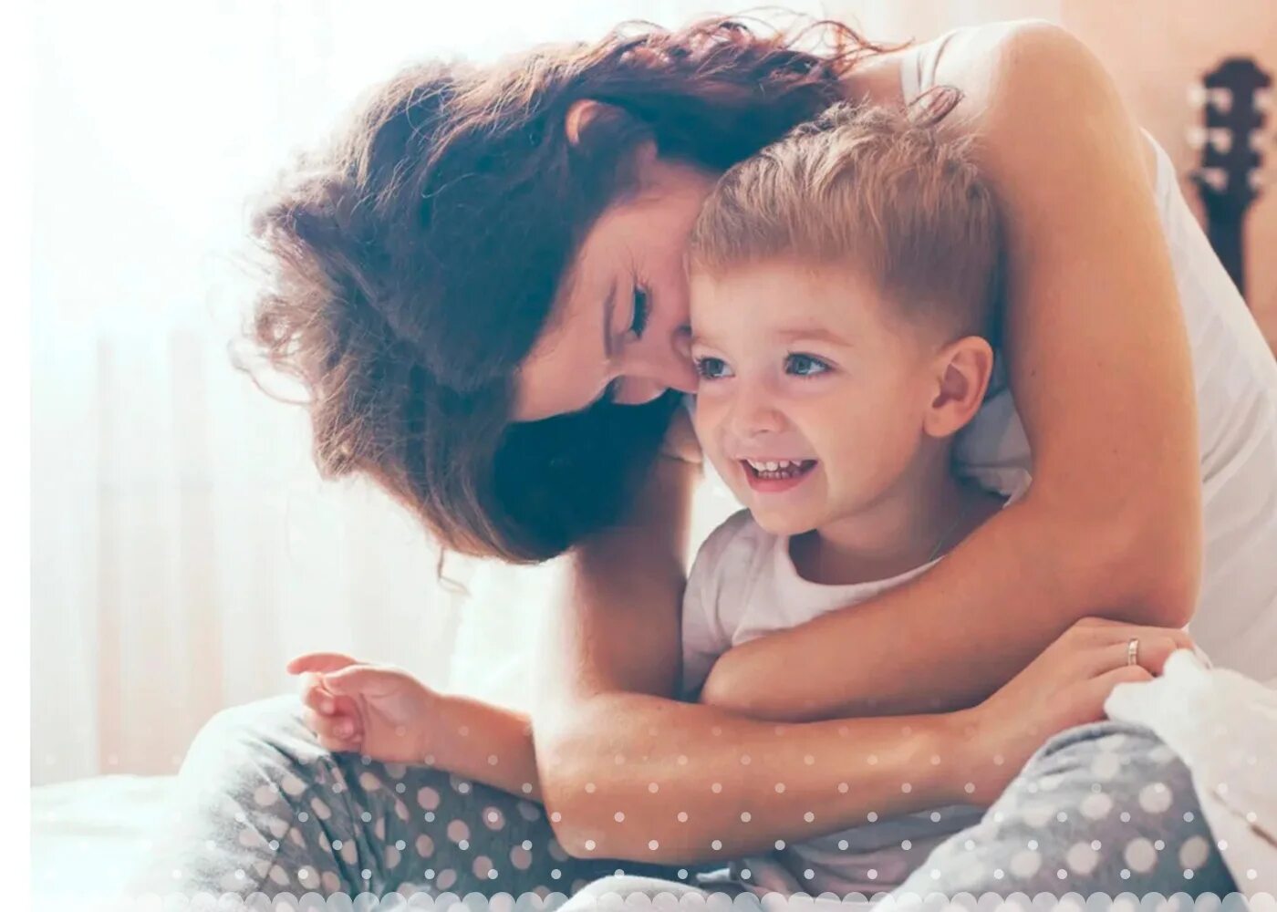 Мама с сыном волосы. Сын обнимает маму на грудь фото. Don't forget mum says to the child. Lion Baby and mum picture for Kids.