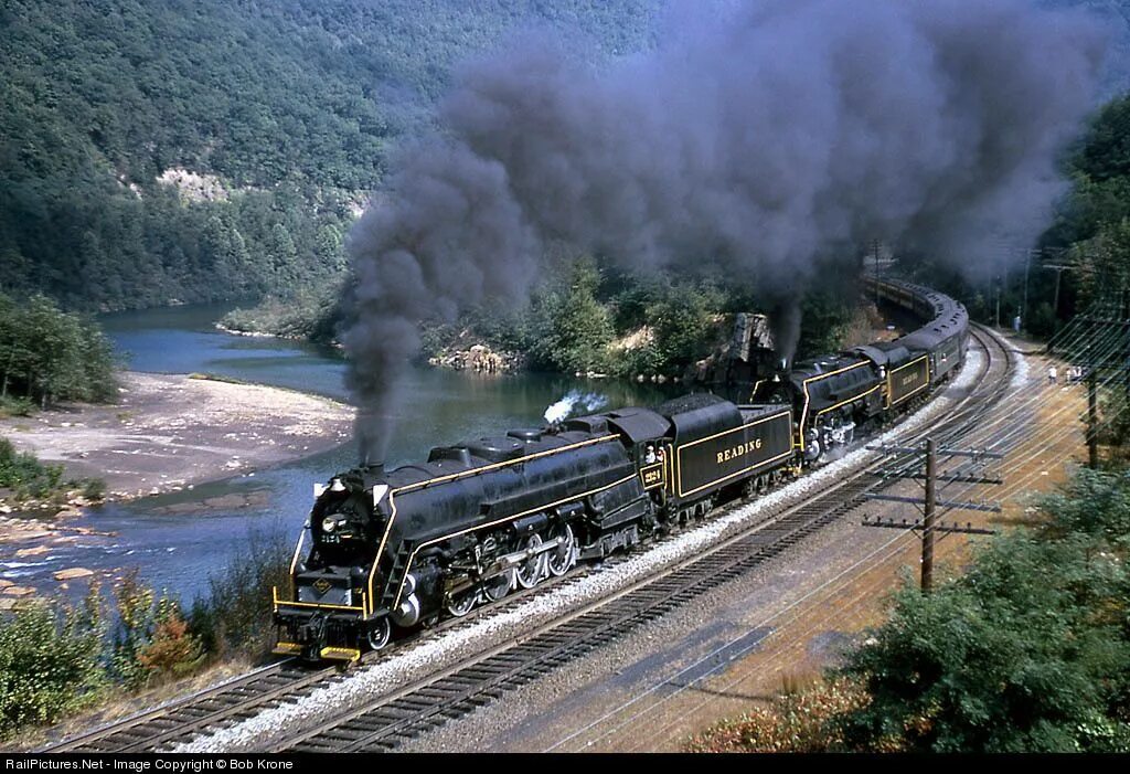 Капская колея жд паровозы. Станция нестеров. Пейзаж с поездом. Далеко за горизонт паровоз. Поезд ржд паровоз тэп70.